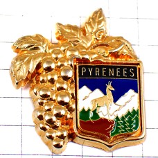 ピンバッジ・紋章ピレネー山脈ワイン葡萄酒ブドウの房や葉っぱゴールド金色 PYRENEES GRAPE WINE FRANCE