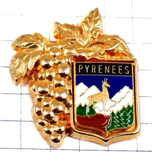 ピンバッジ・紋章ピレネー山脈ワイン葡萄酒ブドウの房や葉っぱゴールド金色 PYRENEES GRAPE WINE FRANCE