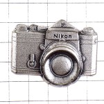 ピンバッジ・ニコンFカメラ写真一眼レフ撮影シルバー銀色 NIKON NIKON-F JAPAN
