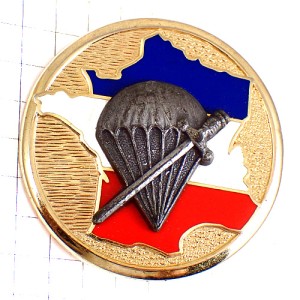 ブローチ・トリコロールのフランス地図型パラシュート剣