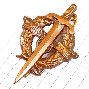 ブローチ・名誉と愛国ゴールド金色の剣 HONNEUR-ET-PATRIE PREPARATION-MILITAIRE FRANCE