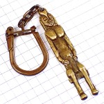 キーホルダー・BP石油アフリカの像ブロンズ色