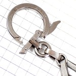 キーホルダー・ペタンク球を投げるベレー帽の男シルバー銀色 PETANQUE ANIS-GRAS FRANCE