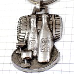 キーホルダー・ワインの酒樽と瓶ボトルとグラス銀色シルバー CHAMPAGNE MOUSSY FRANCE