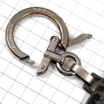 キーホルダー・シトロエン車シルバー銀色ロゴエンブレム CITROEN FRANCE