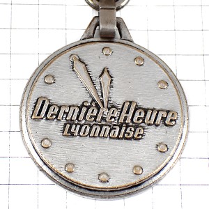 キーホルダー・時計12時5分前11:55文字盤シルバー銀色 DERNIERE-HEURE FRANCE