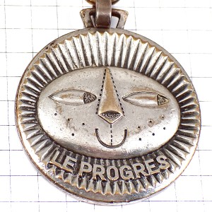 キーホルダー・横目で見るライオン進歩サヴィニャック画シルバー銀色 RAYMOND-SAVIGNAC SAVIGNAC LE-PROGRES