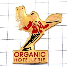 ピンバッジ・ホテルの給仕キャンドルお肉