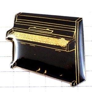 ピンバッジ・アップライト黒いピアノ音楽ミュージック楽器 BLACK PIANO