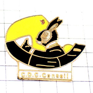 ピンバッジ・黒兎ウサギ黒い服