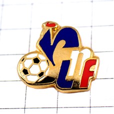 ピンバッジ・サッカー球ニワトリ雄鶏トリコロール青白赤