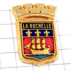 ピンバッジ・ラロシェル帆船と百合の紋章 LA-ROCHELLE FRANCE ピンバッジ・ラロシェル帆船と百合の紋章 LA-ROCHELLE FRANCE