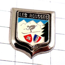 ピンバッジ・スキーヤーの紋章アルプスの雪山レルース