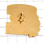 ピンバッジ・バーの給仕グラスを運ぶ