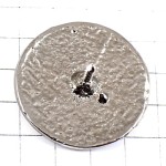 ピンバッジ・カクテルのグラス酒バー店レモンとストロー