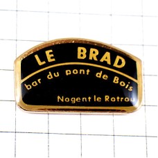 ピンバッジ・木の橋バー店の名前ルブラ LE-BRAD NOGENT FRANCE ピンバッジ・木の橋バー店の名前ルブラ LE-BRAD NOGENT FRANCE
