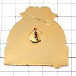 ピンバッジ・グルメな牛ウシお客さんナイフとフォーク