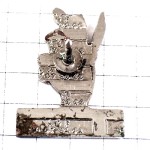 ピンバッジ・赤い帽子のサカナ魚くん