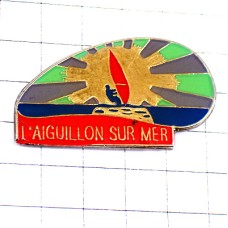 ピンバッジ・ウインドサーフィン太陽レギュイヨン＝シュル＝メール海 WINDSURF L-AIGUILLON FRANCE