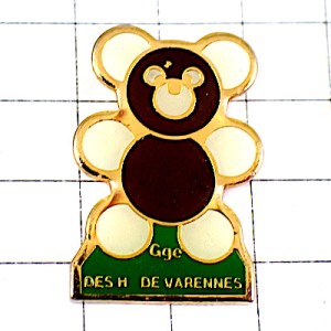 ピンバッジ・熊のぬいぐるみテディベア