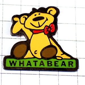 ピンバッジ・熊のぬいぐるみ赤い蝶ネクタイ