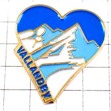 ピンバッジ・雪山ブルー青いハート VALLANDRY ALPS FRANCE