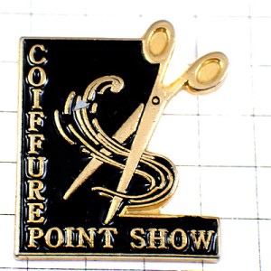 ピンバッジ・カールした髪ハサミ美容師の道具ゴールド金色