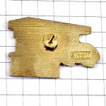 ピンバッジ・ガソリンスタンドに入る緑の車シェル石油 SHELL ENGLAND