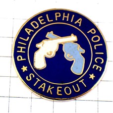 ピンバッジ・フィラデルフィア拳銃2丁ポリス警察ピストル張り込み PHILADELPHIA POLICE USA ピンバッジ・フィラデルフィア拳銃2丁ポリス警察ピストル張り込み PHILADELPHIA POLICE USA