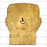 ピンバッジ・ドライブする二人カップル緑色の車シェル石油 SHELL ENGLAND