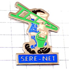ピンバッジ・青い作業服ハシゴとバケツ職人さん SERE-NET CLEANING FRANCE ピンバッジ・青い作業服ハシゴとバケツ職人さん SERE-NET CLEANING FRANCE