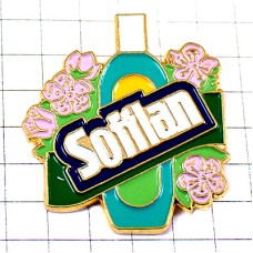 ピンバッジ・掃除の洗剤ボトル容器と花々 SOFFLAN FRANCE