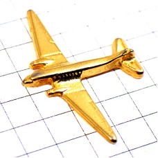ピンバッジ・飛行機双発ゴールド金色立体型 MILITARY PLANE ピンバッジ・飛行機双発ゴールド金色立体型 MILITARY PLANE