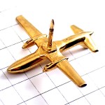ピンバッジ・双発飛行機ゴールド金色立体型