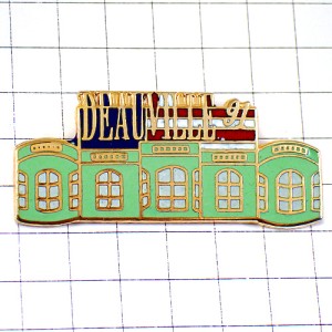 ピンバッジ・ドーヴィル緑色ペパーミントグリーン建物ノルマンディ地方