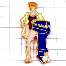 ピンバッジ・ヤマハ船エンジンモーター水着の女の子 ピンバッジ・ヤマハ船エンジンモーター水着の女の子