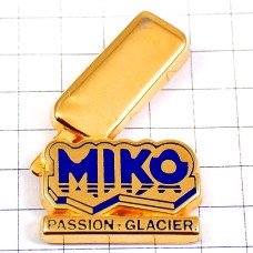 ピンバッジ・アイスクリーム金色ゴールドお菓子 MIKO ALGIDA ピンバッジ・アイスクリーム金色ゴールドお菓子 MIKO ALGIDA