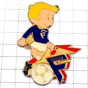 ピンバッジ・サッカーする男の子ボール球Ｆ FFF FEDERATION-FRANCAISE-DE-FOOTBALL