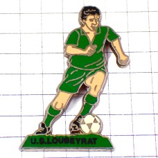 ピンバッジ・サッカー選手ボール球グリーンのユニフォーム緑 LOUBEYRAT SOCCER FRANCE ピンバッジ・サッカー選手ボール球グリーンのユニフォーム緑 LOUBEYRAT SOCCER FRANCE