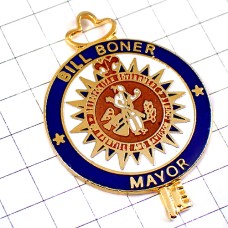 ピンバッジ・金色の鍵カギ太陽ナッシュビル/USAアメリカ ピンバッジ・金色の鍵カギ太陽ナッシュビル/USAアメリカ