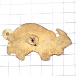 ピンバッジ・灰色のゾウ象エレファント背中に絨毯