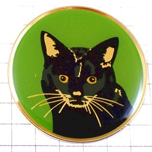 ピンバッジ・まん丸の目のネコ猫