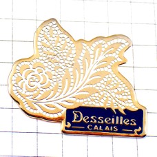 ピンバッジ・花のモチーフ装飾アールヌーヴォー風刺繍 DESSEILLES DENTELLE CALAIS FRANCE