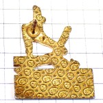 ピンバッジ・男女体操選手ジム緑のレオタード女の子