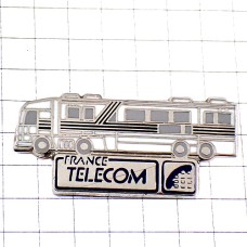 ピンバッジ・電話会社フランステレコム白いバス車 ピンバッジ・電話会社フランステレコム白いバス車
