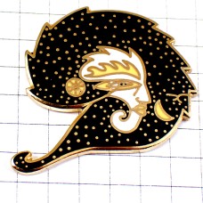 ピンバッジ・横顔スイス夜のような黒い髪クロードサンドス絵画三日月スイス CLAUDE-SANDOZ SWISS