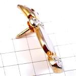 ピンバッジ・猫ネコ赤い目ラインストーン金色ゴールド