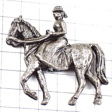 ピンバッジ・乗馬する婦人シルバー銀色 HORSE CAVALIERE ピンバッジ・乗馬する婦人シルバー銀色 HORSE CAVALIERE
