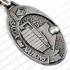 キーホルダー・ルノー車アシスタンス銀色シルバー建物 RENAULT POITIERS FRANCE キーホルダー・ルノー車アシスタンス銀色シルバー建物 RENAULT POITIERS FRANCE