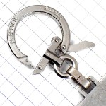 キーホルダー・ ディボンヌレバン黒と赤の紋章シルバー銀色